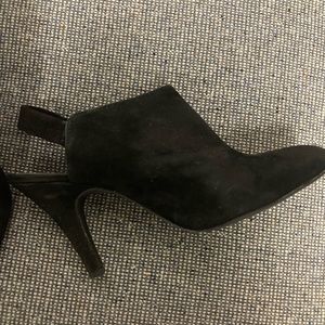 Suede sling back pumps